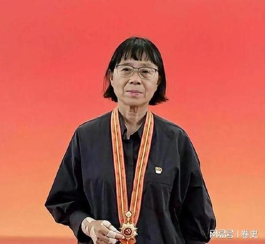 2025新澳门正版免费正题175和高考后张桂梅躲门后与高考结束张桂梅